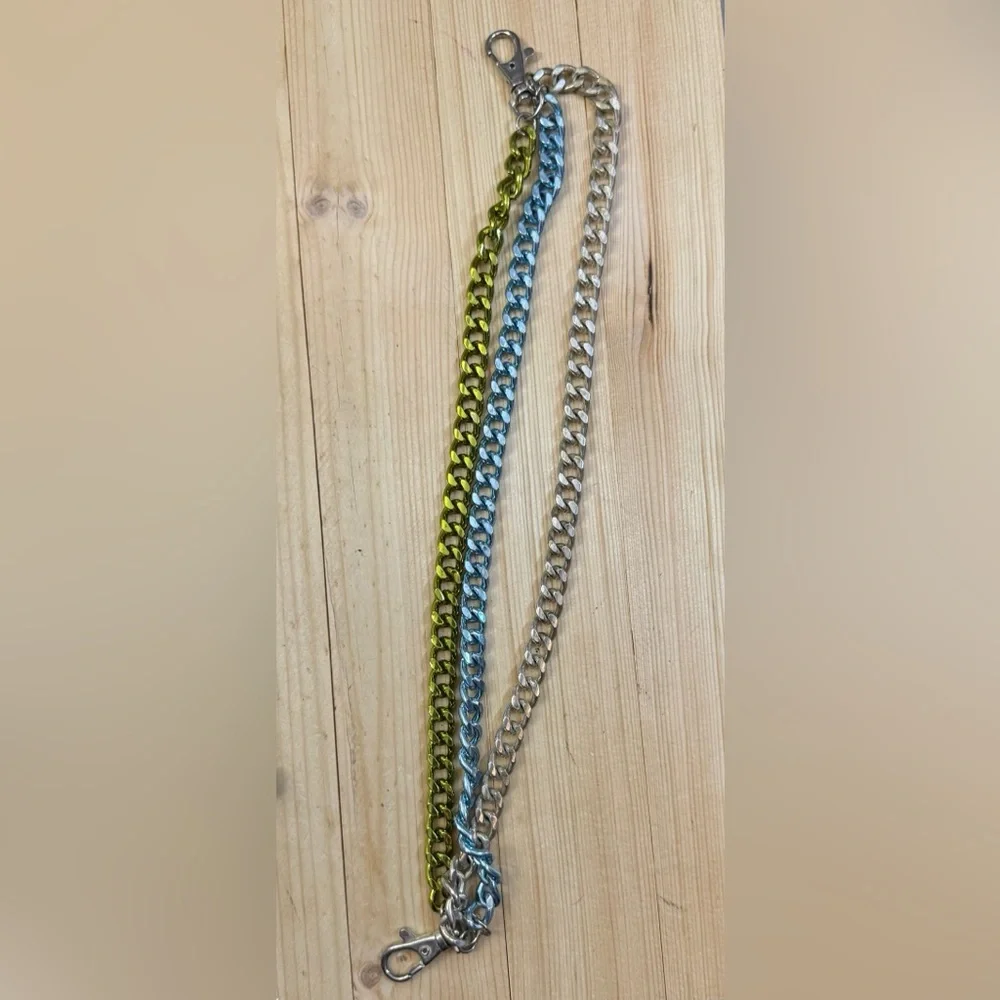 Multicolor Chain Belt Strap with Clasp for Belts. Good Condition. 2000’s